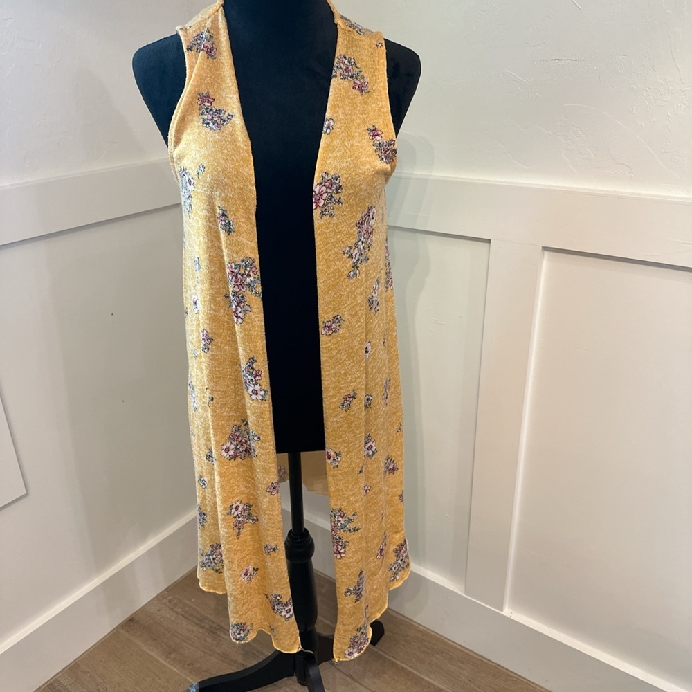 Floral Yellow Sleeveless‎ Cardigan
